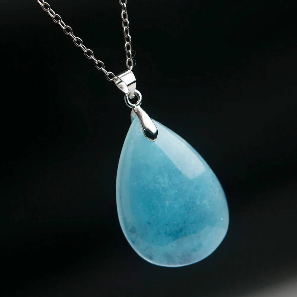 Pendentif aigue marine goutte fond noir