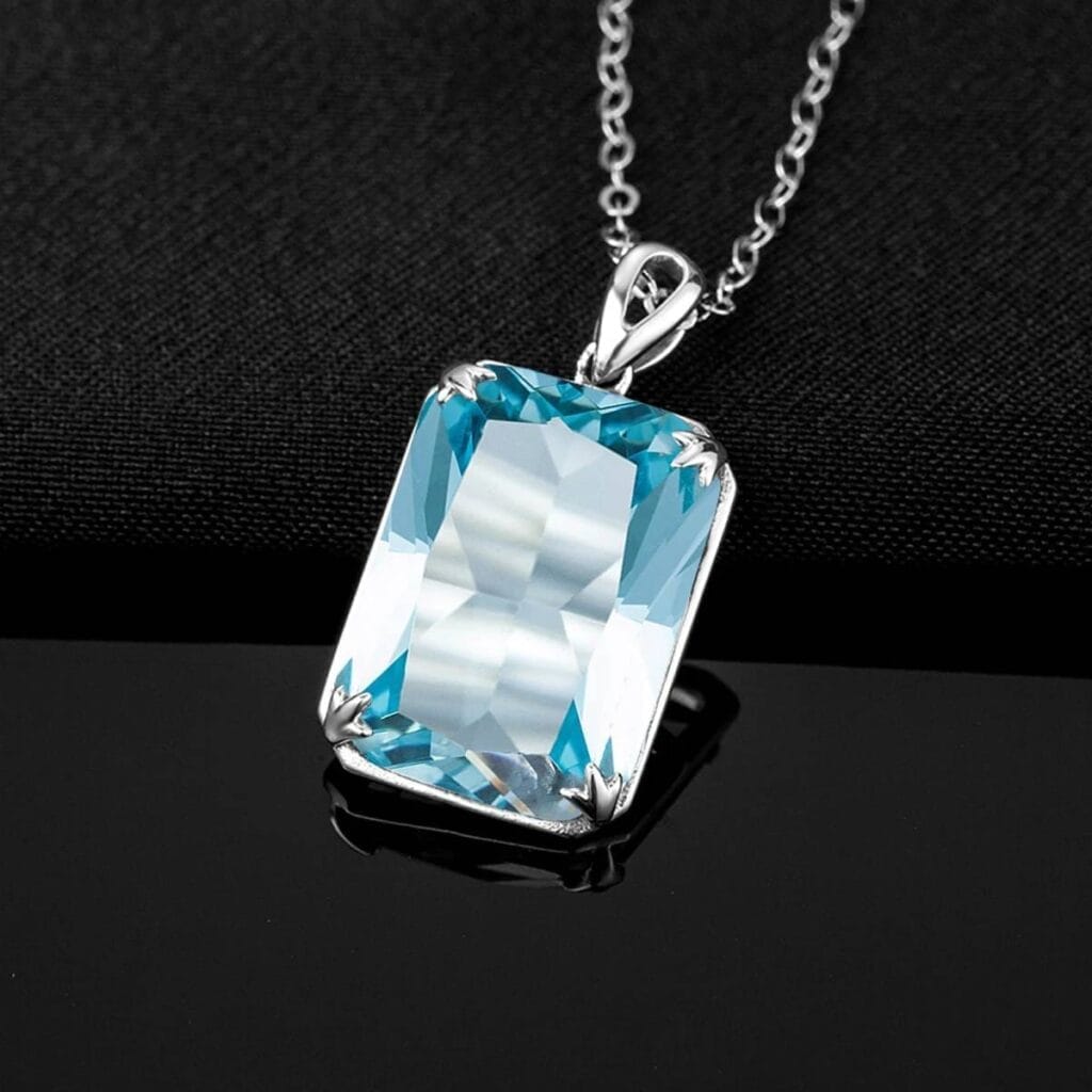 Pendentif aigue marine rectangulaire fond noir