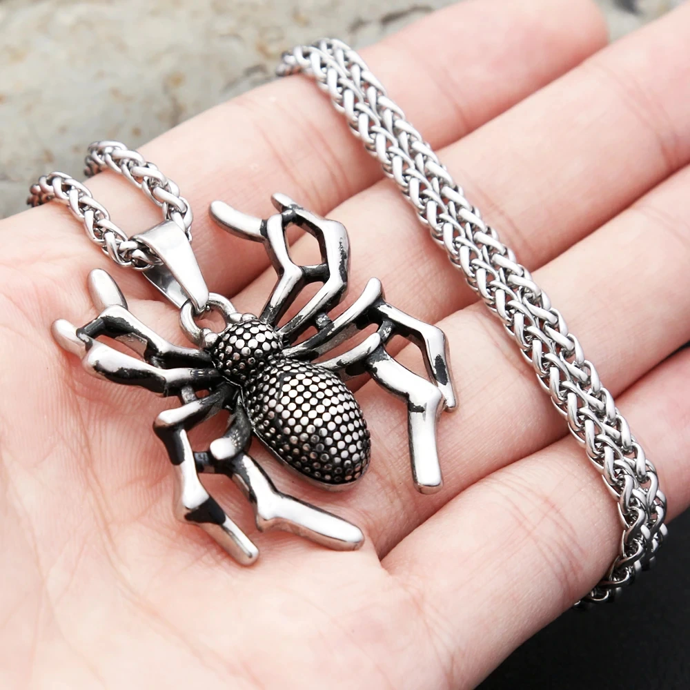 Pendentif araignee main