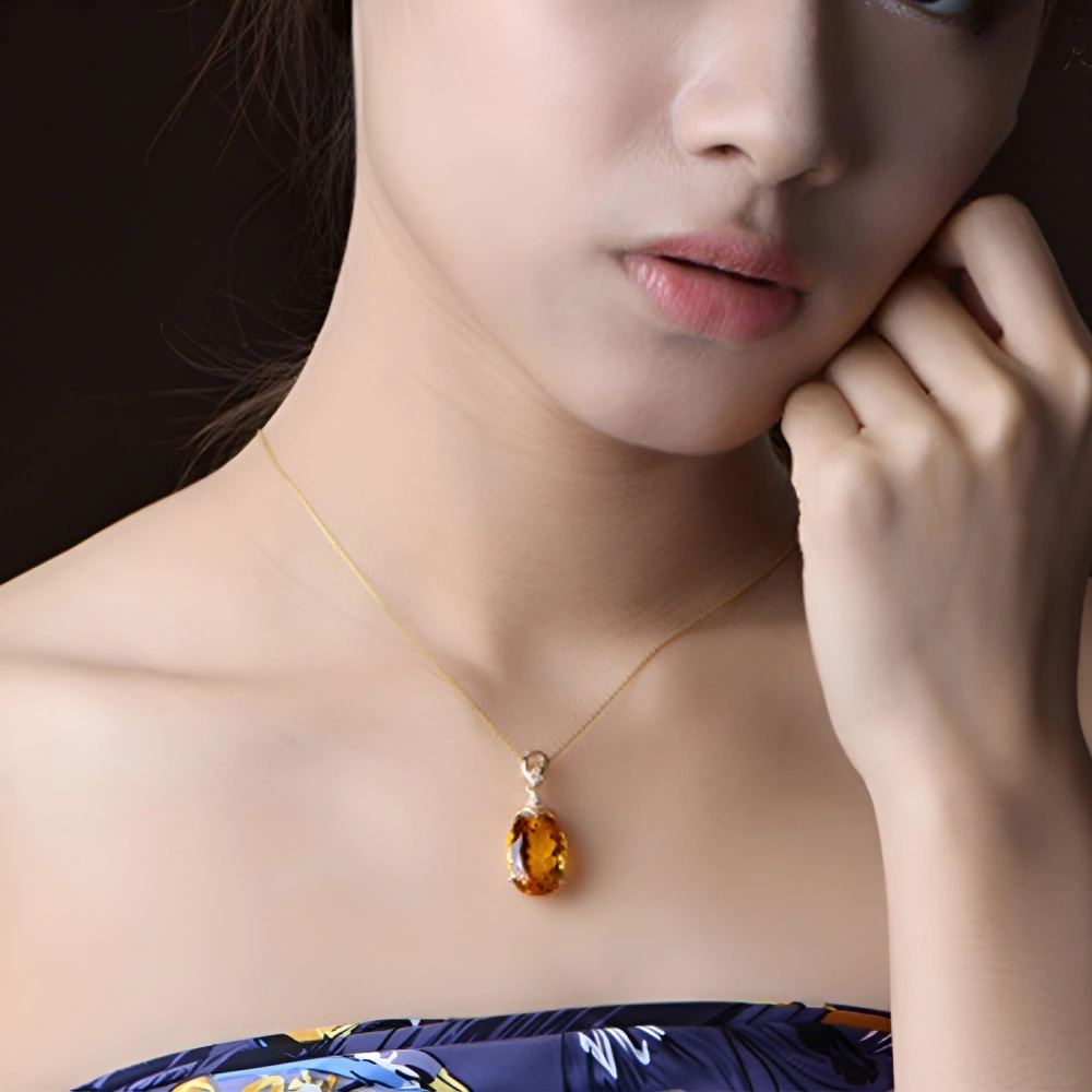 Pendentif citrine femme autour cou