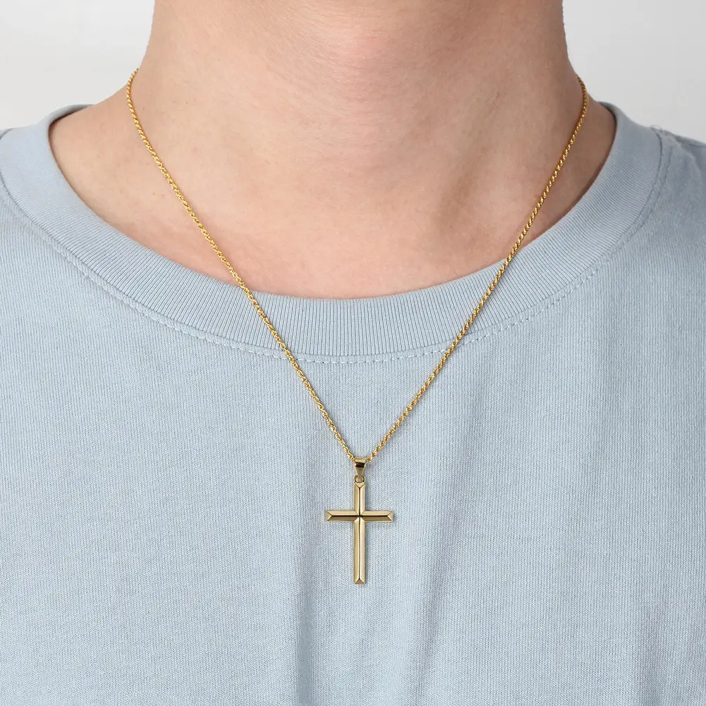 Pendentif croix catholique homme dore autour cou