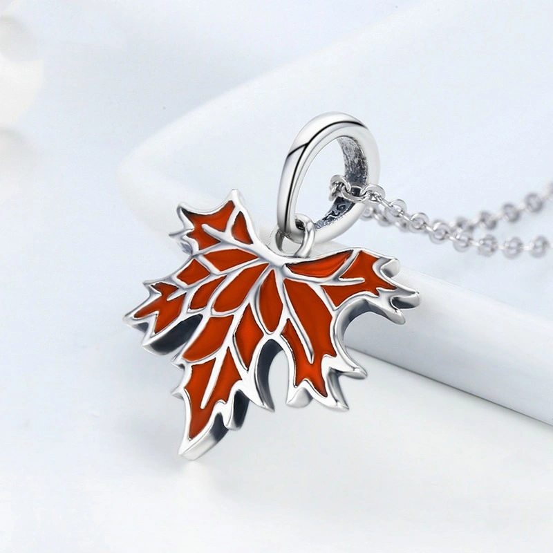Pendentif feuille d erable profil