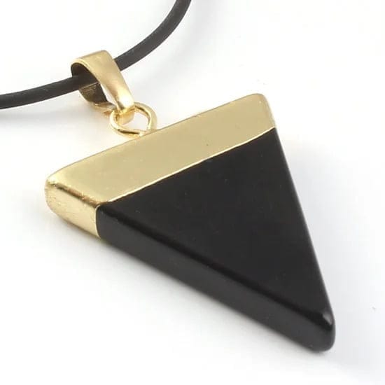 Pendentif pierre noire pose