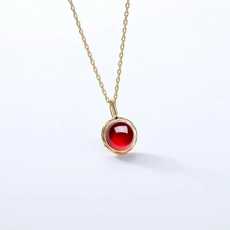 Pendentif pierre rouge suspendu