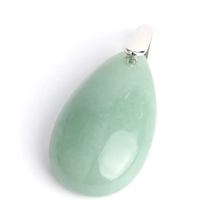 Pendentif pierre verte fond blanc
