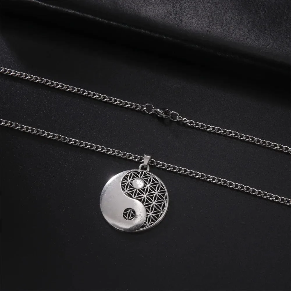 Pendentif yin yang fond noir
